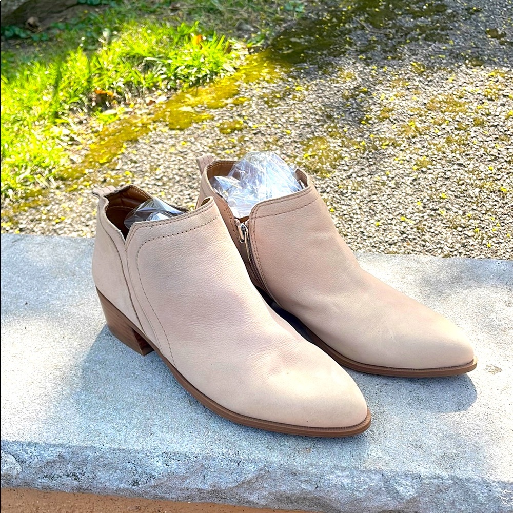 FRANCO SARTO Chic Beige Ankle Boots worn once like New condition!